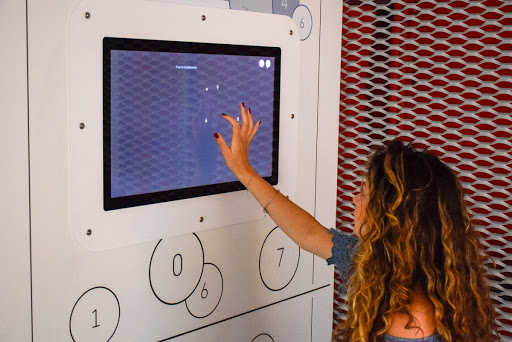 Chimpanzee vs. Umani