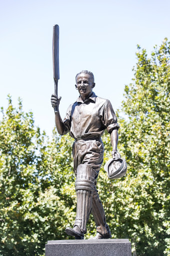 Don Bradman statue