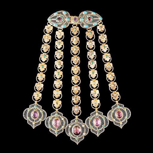 Яка чылбыры (воротниковая застежка) с пятью подвесками