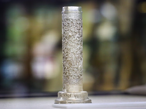 Ống đựng tăm bằng bạc niên đại Khải Định (1916-1925))