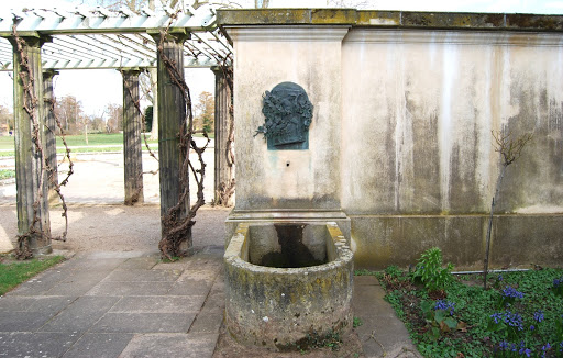 Potsdam, Park Sanssouci, Reliefmontage am Schloss Charlottenhof
