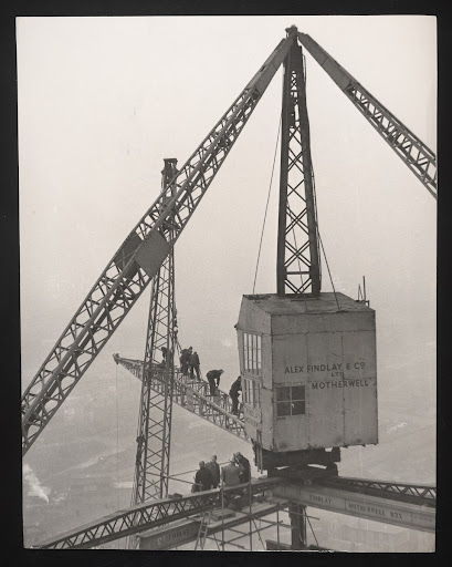 Daily Herald Photograph: Scotch Derrick constructing the CIS building in Manchester
