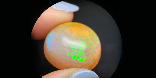 Juego de colores en ópalo noble