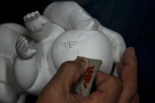 Polishing and the middle coat, Gosho ningyo