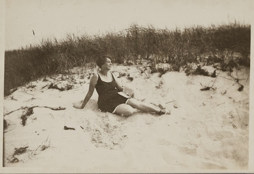 Nina Kandinsky on a dune in Binz in Rügen