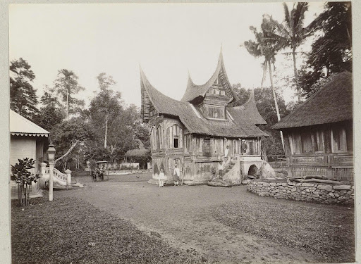 Een Minangkabau woning in Bukittinggi