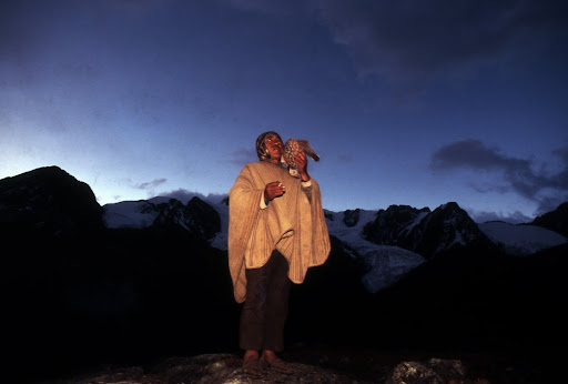 Maestro in front of high Andean peaks during the Qoyllur Rit’I festival