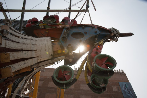 Phoenix, Day scence, detail