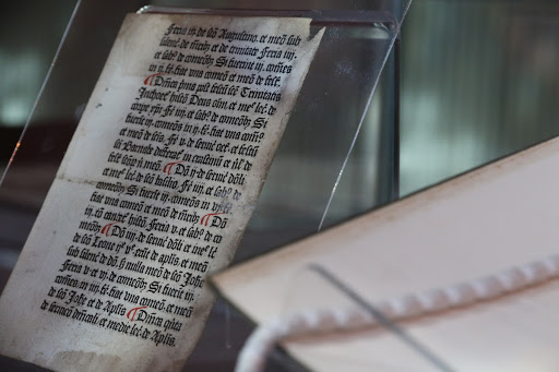A display of the medieval Caxton leaf, found in the Griselda and Lewis Collection in the University of Reading Special Collections.