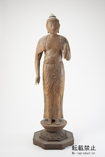 Деревянная статуя божества Сёканнон («Авалокитешвара»)