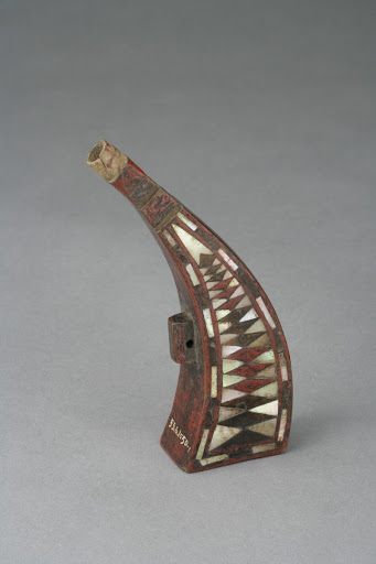 Gunpowder Container Decorated with Inlaid Shell Pieces