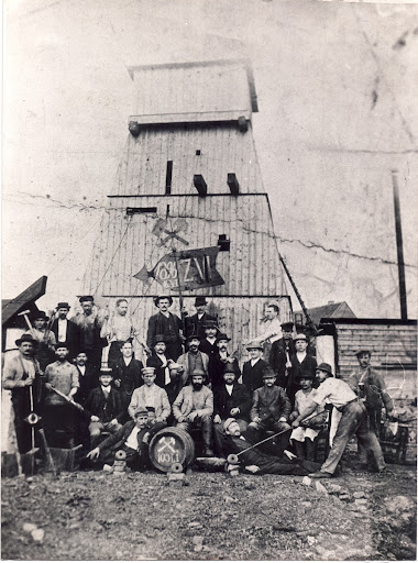 The sinking crew in front of Zollverein Shaft 6 on 4th June 1896.