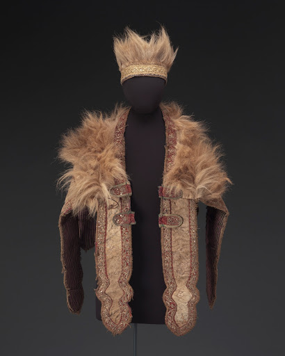 cape (lembde) with matching hat