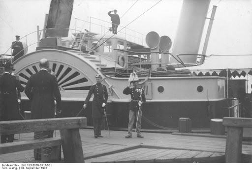 Eröffnung der Eisenbahnfährverbindung zwischen Warnemünde und Gedser in Anwesenheit von König Christian IX. von Dänemark und Großherzog Friedrich Franz IV. von Mecklenburg-Schwerin