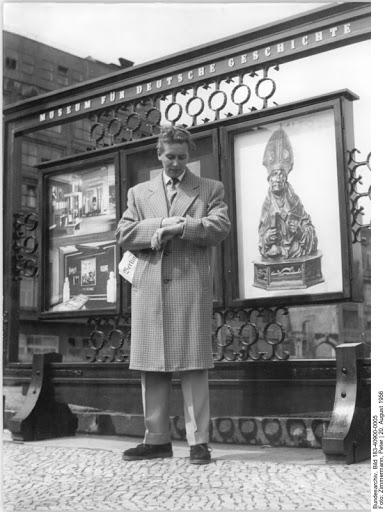 Elegant, single-breasted transitional coat