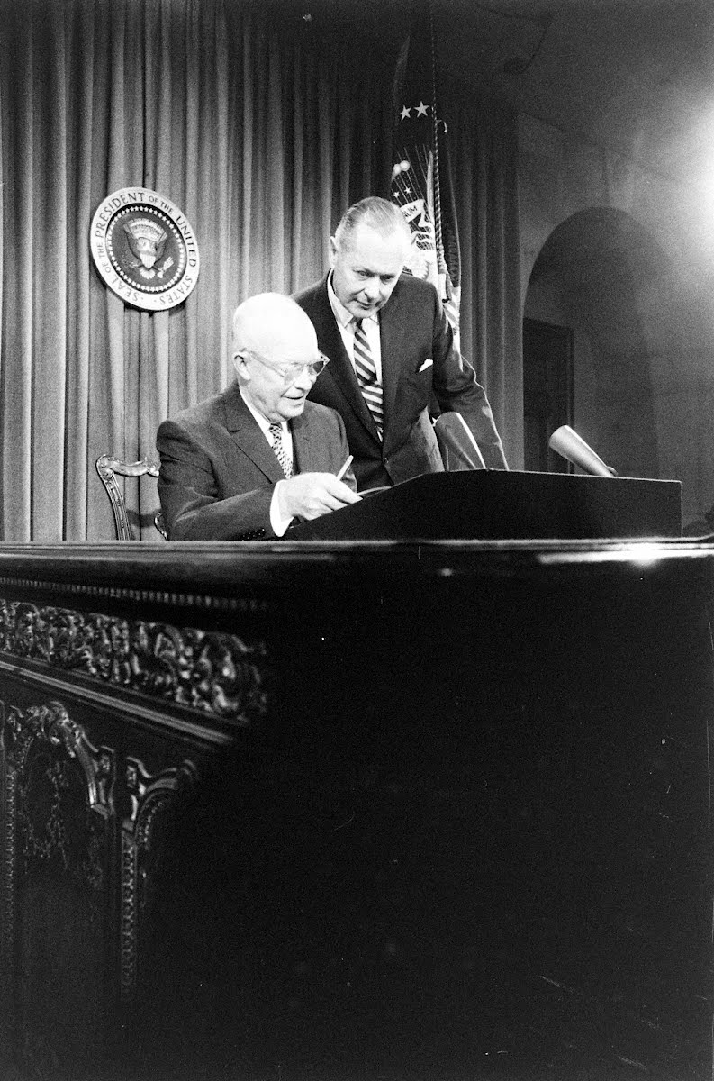 Pres, Eisenhower Leaving Capital