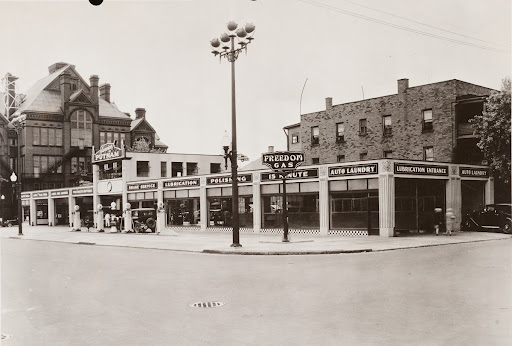 Canton, Ohio. Putnam filling station, floodlighted by G-E Novalax L-31 floodlighting projectors on Union metal heavy duty pole. Day view.
