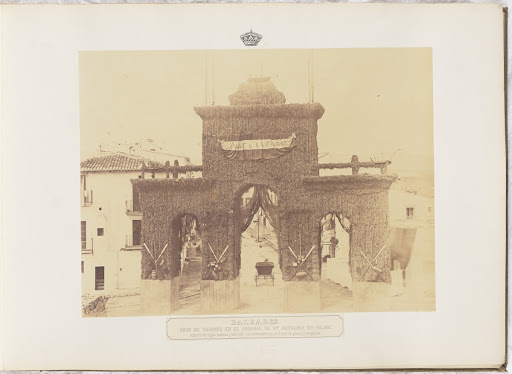 Baleares. Arco de triunfo en el arrabal de Santa Catalina en Palma: cubierto de algas marinas y adornado con instrumentos y atributos de pesca y navegacion (Front)
