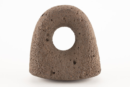 Pōhaku puka ku'i 'ai (Stone food pounder)