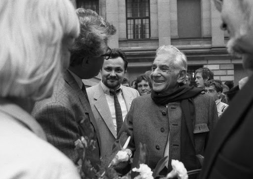 Leonard Bernstein wird am Schauspielhaus euphorisch begrüßt
