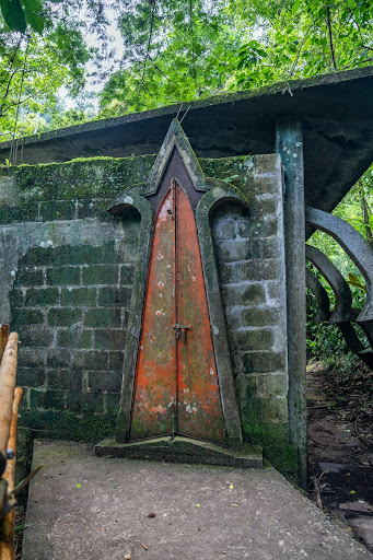 The door of the Molds warehouse