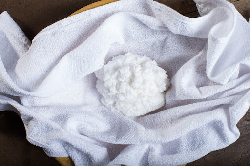 Extraction of the coconut milk