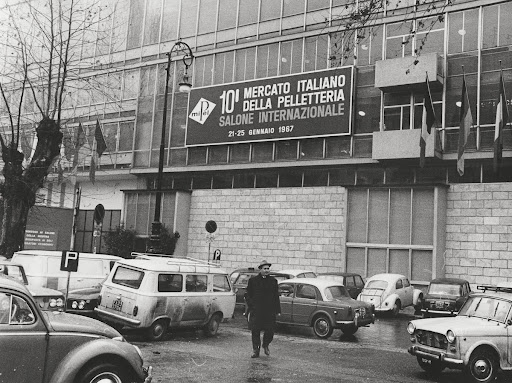 Ingresso del decimo Mipel Mercato Italiano della Pelletteria alla Fiera di Milano nel 1967
