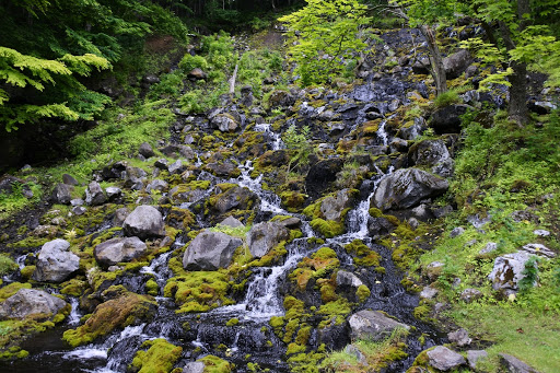 Lake Onneto Hot waterfall