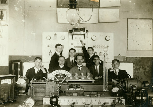 Electro-mechanical laboratory in the school of Dr. Ludwik Natanson