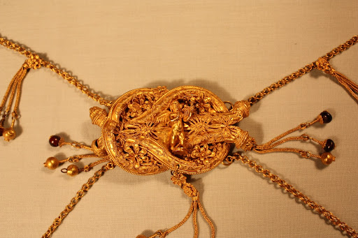 Golden Chest Ornament (Hercules Knot)