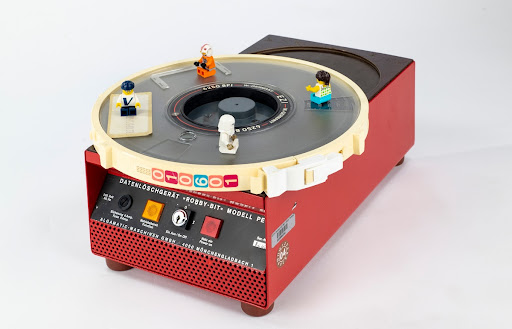Data erasing device "Robby-Bit"