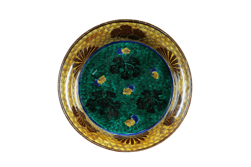 Ko-Kutani, aode-style flat plate with plum blossoms
