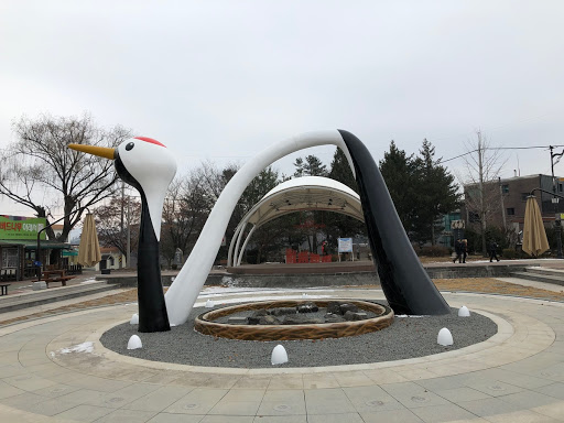 Crane sculpture in Goseokjeong Pavilion