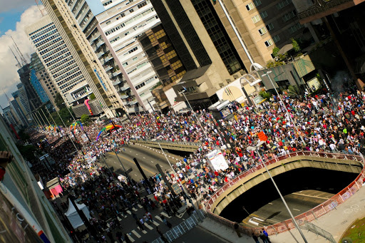 Público ocupa toda a Paulista