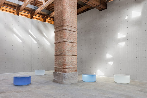 Punta della Dogana, cubo