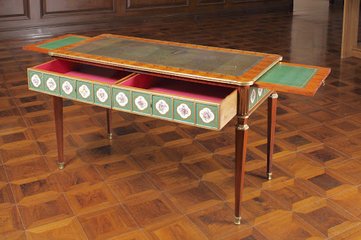 Writing Table (Bureau-Plat)
