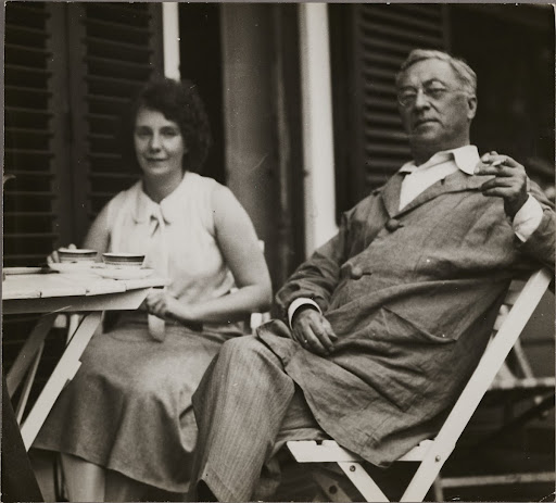 Vassily and Nina Kandinsky on the balcony of the house in Berlin