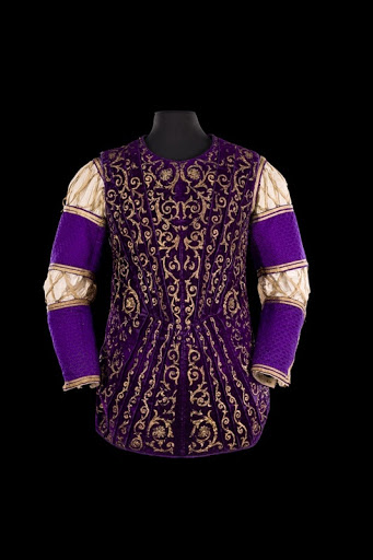 Costume pour un rôle indéterminé dans « Benvenuto Cellini », opéra d’Hector Berlioz, fin du XIXe siècle, Opéra national de Paris / Palais Garnier. front view