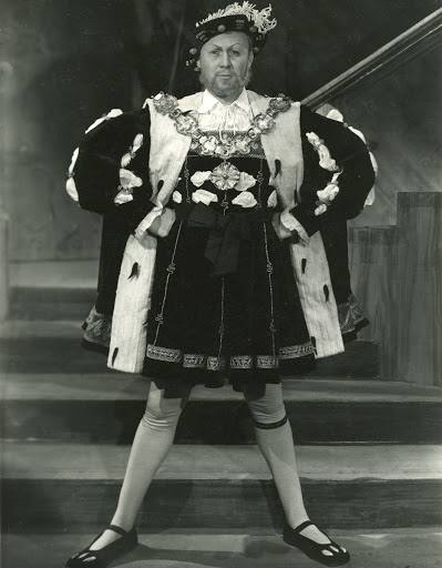 Anthony Quayle as Henry VIII