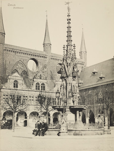 Lübeck: Former market fountain