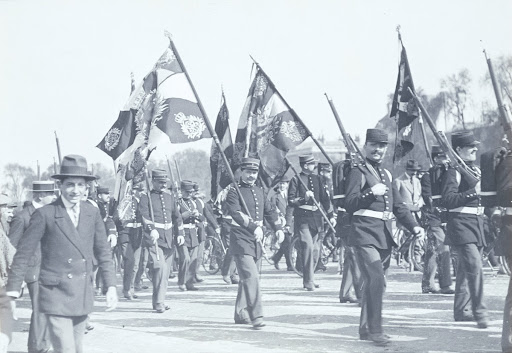 Transfert des drapeaux allemands aux Invalides le 7 Octobre 1914