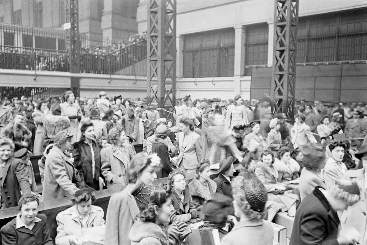 Penn Station In Wartime-1943