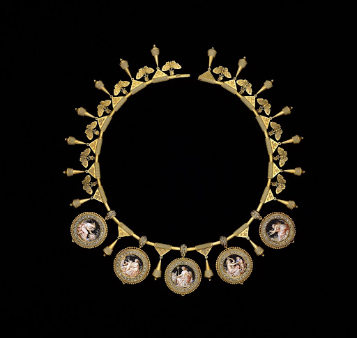 Gold necklace designed and made by Eugène Fontenay