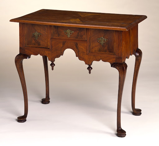 Dressing Table with Cabriole Legs
