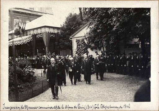 Inauguration du monument commémoratif de la défense de Paris avec Raymond Poincaré, à l'Ecole polytechnique