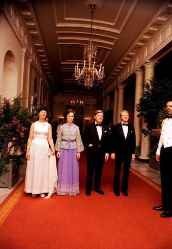 Carters and Schmidts of West Germany entering State Dinner