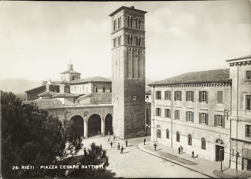 Cesare Battisti Square, Rieti
