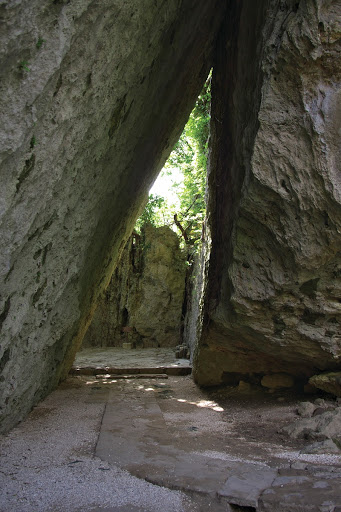 斎場御嶽（せーふぁうたき）