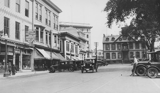 Washington Square in Newport