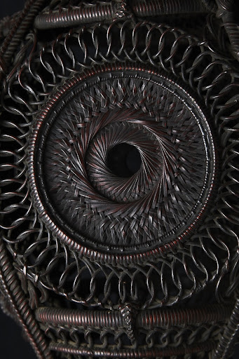 Chinese-style flower basket with handle (detail)